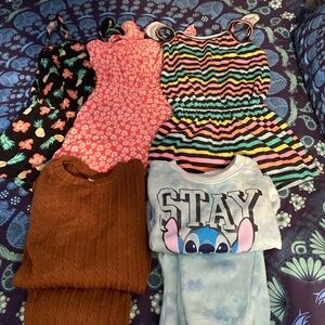 👧🏻👧🏻Girls size 4 . three short rompers two long sleeve matching bottoms sets